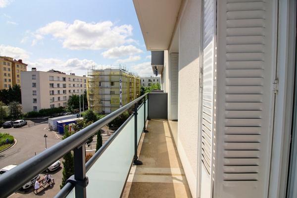 Grange Blanche, Appartement T4, 63m² traversant au 3ème étage avec 2 balcons, une cave
