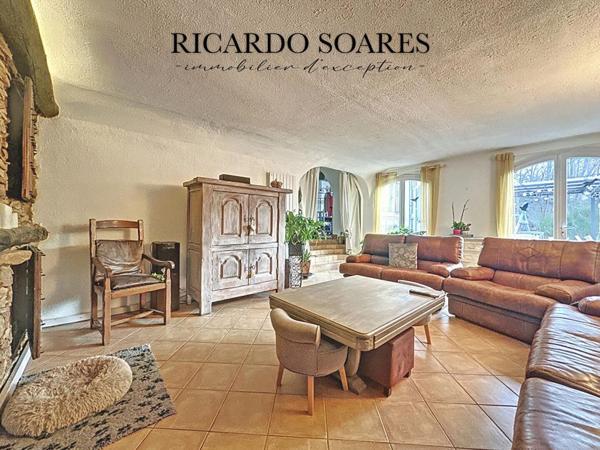 MAISON FAMILIALE 306 m2 / 5 CHAMBRES / 3 CUISINES / 3 SALONS / GARAGE DOUBLE / TERRAIN 14 580 m2