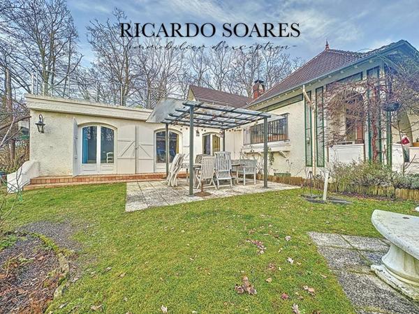 MAISON FAMILIALE 306 m2 / 5 CHAMBRES / 3 CUISINES / 3 SALONS / GARAGE DOUBLE / TERRAIN 14 580 m2