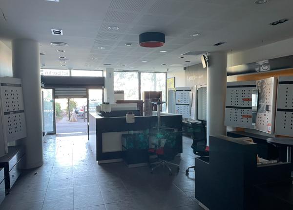 Marseille (13010) Local Commercial - Capelette - 104m2