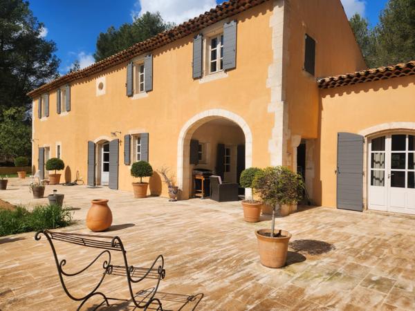 Aubagne (13400) MAISON / BASTIDE SECTEUR EOURES - AUBAGNE - 362 m² sur terrain de 9753 m² - Piscine - AU CALME et SANS VIS-à-V
