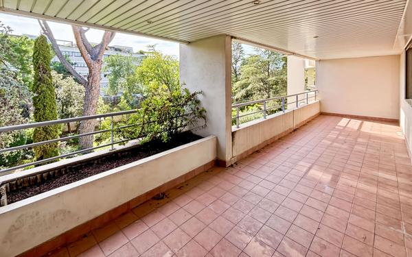 Appartement à louer    5 pièces • 117,40 m2 Marseille 8