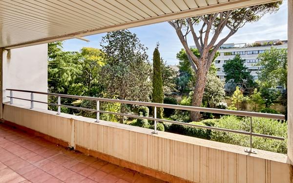 Appartement à louer    5 pièces • 117,40 m2 Marseille 8