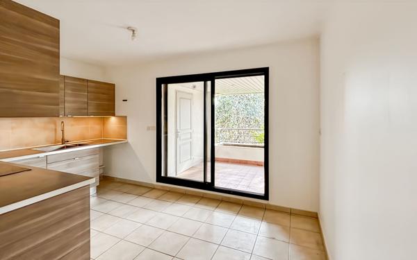 Appartement à louer    5 pièces • 117,40 m2 Marseille 8