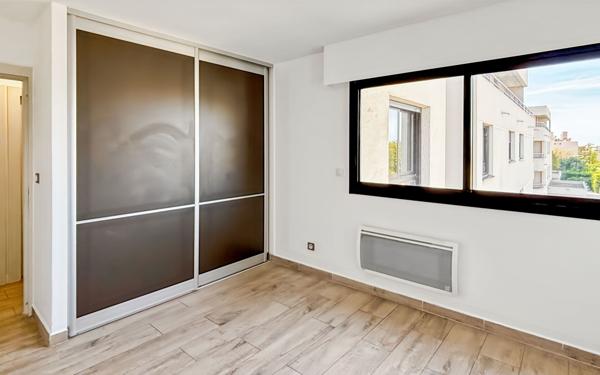Appartement à louer    5 pièces • 117,40 m2 Marseille 8
