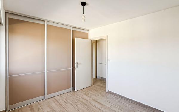 Appartement à louer    5 pièces • 117,40 m2 Marseille 8