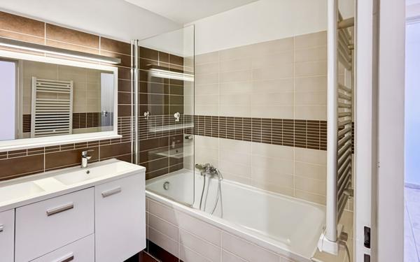 Appartement à louer    5 pièces • 117,40 m2 Marseille 8