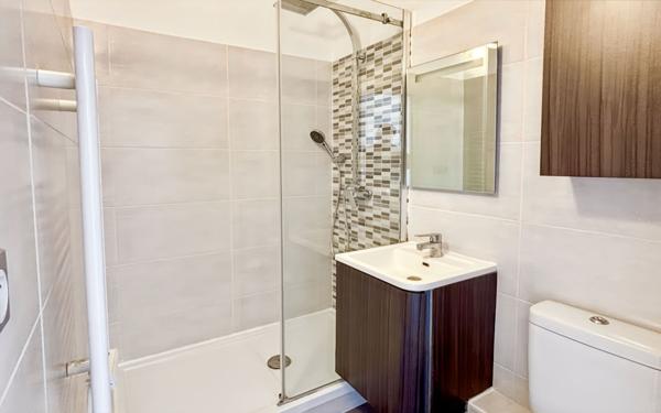 Appartement à louer    5 pièces • 117,40 m2 Marseille 8