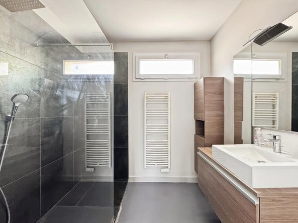 ANGERS SECTEUR GARE – LÉTANDUÈRE – MAISON 150 M² – TERRASSES – GARAGE – FORT POTENTIEL
