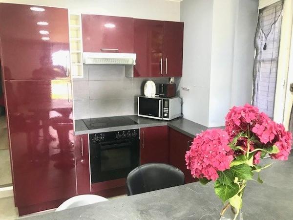 Appartement trois pièces en rez-de-jardin 