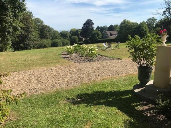 Appartement trois pièces en rez-de-jardin 