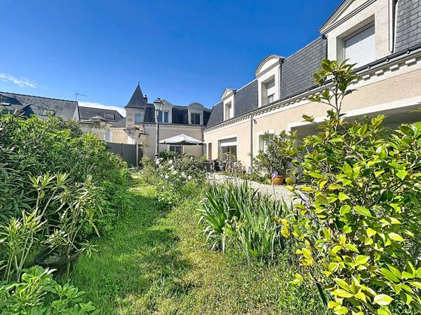 À vendre - 20 min d'Angers : maison de caractère 10 pièces + dépendance de 140 m² !