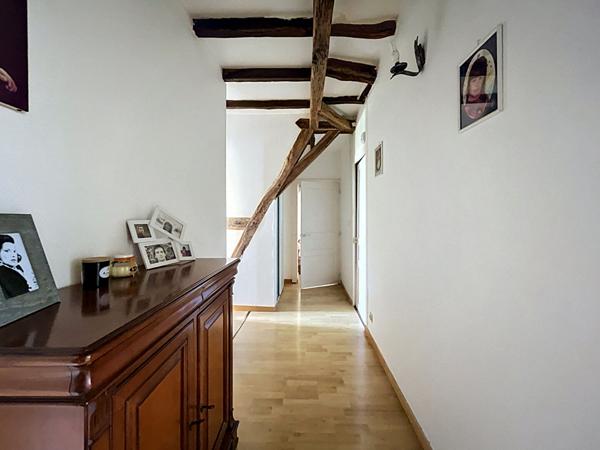 À vendre - 20 min d'Angers : maison de caractère 10 pièces + dépendance de 140 m² !