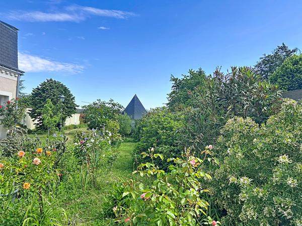 À vendre - 20 min d'Angers : maison de caractère 10 pièces + dépendance de 140 m² !