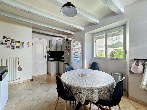 À vendre - 20 min d'Angers : maison de caractère 10 pièces + dépendance de 140 m² !