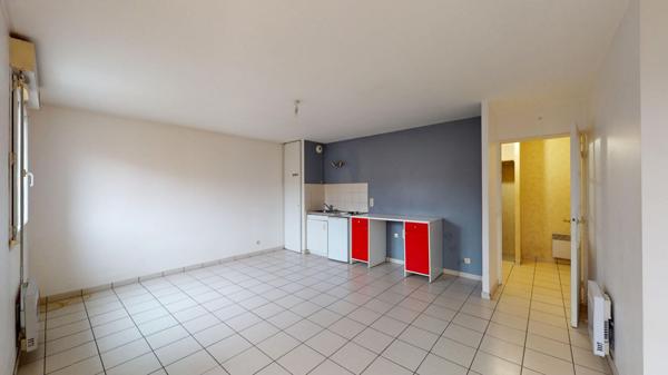 Grand studio Villejuif 32 m2 - Hyper centre - Métro - Parking - Cave - Belle copropriété - Faibles charges