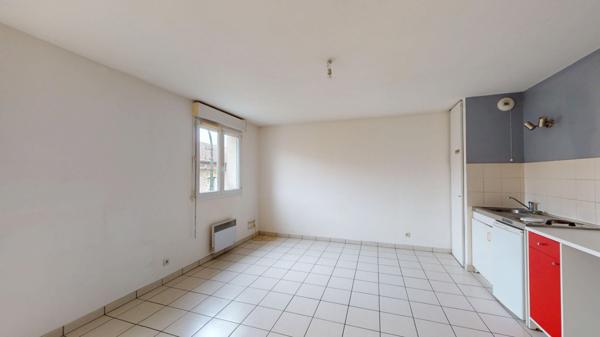 Grand studio Villejuif 32 m2 - Hyper centre - Métro - Parking - Cave - Belle copropriété - Faibles charges