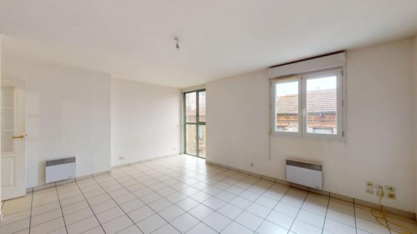 Grand studio Villejuif 32 m2 - Hyper centre - Métro - Parking - Cave - Belle copropriété - Faibles charges