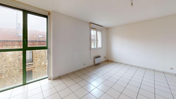 Grand studio Villejuif 32 m2 - Hyper centre - Métro - Parking - Cave - Belle copropriété - Faibles charges