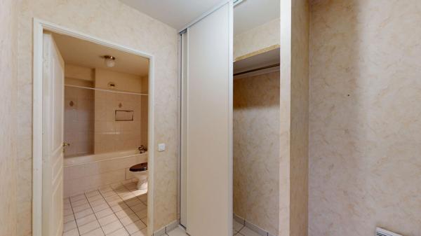 Grand studio Villejuif 32 m2 - Hyper centre - Métro - Parking - Cave - Belle copropriété - Faibles charges