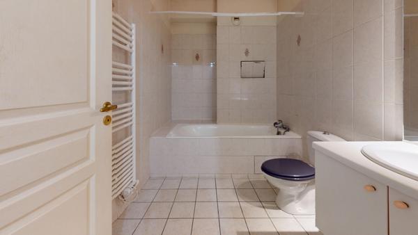 Grand studio Villejuif 32 m2 - Hyper centre - Métro - Parking - Cave - Belle copropriété - Faibles charges