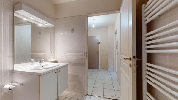 Grand studio Villejuif 32 m2 - Hyper centre - Métro - Parking - Cave - Belle copropriété - Faibles charges