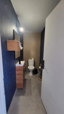À VENDRE – Ensemble de bureaux et entrepôt à l'entrée de Dieppe