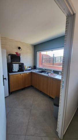 À VENDRE – Ensemble de bureaux et entrepôt à l'entrée de Dieppe