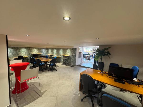 À VENDRE – Ensemble de bureaux et entrepôt à l'entrée de Dieppe