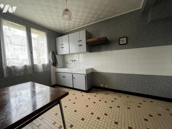 PLOEMEUR proche centre et route des plages, maison de type 4 sur 249 m² de terrain (prévoir travaux)