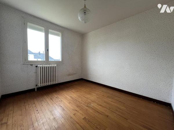 PLOEMEUR proche centre et route des plages, maison de type 4 sur 249 m² de terrain (prévoir travaux)