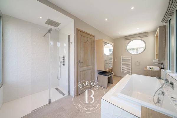 Antibes, Villa 7 Chambres -  416 m² à vendre