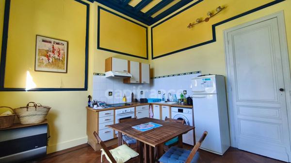 Appartement T2 de caractère en RDC surélevé – Villa bourgeoise néo-renaissance avec parking – Proche plage et commerces
