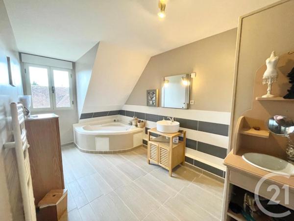 Maison à ROMORANTIN-LANTHENAY, 41200 - 8 pièces 216m²