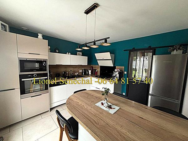 Maison lumineuse et peu énergivore 9 pièces de 138 m2 habitables (165 m2 au sol) sur une parcelle de plus de 1 200 m2