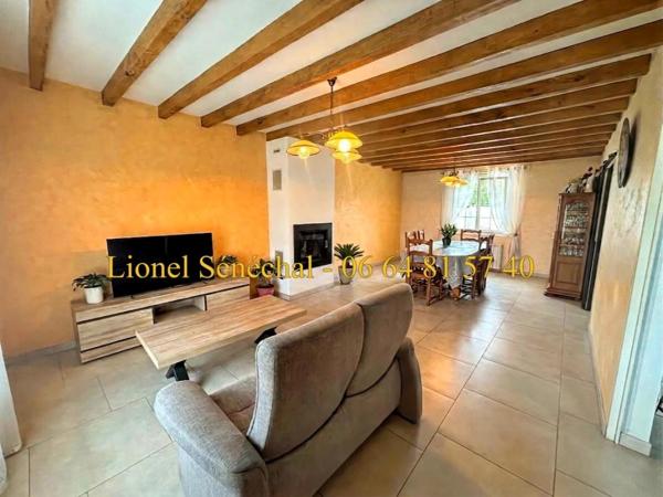 Maison lumineuse et peu énergivore 9 pièces de 138 m2 habitables (165 m2 au sol) sur une parcelle de plus de 1 200 m2