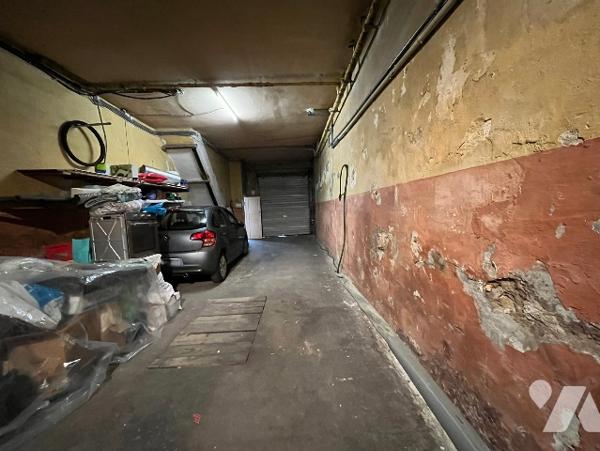 Maison de ville divisée en 2 appartements (61 et 60 m²) avec garage de 60 m² en rez-de-chaussée