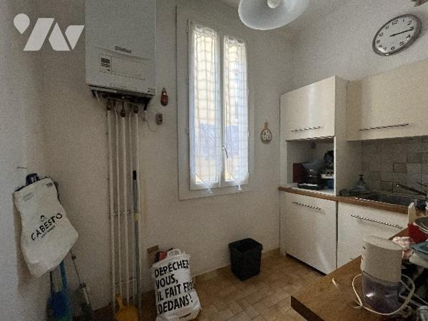 Maison de ville divisée en 2 appartements (61 et 60 m²) avec garage de 60 m² en rez-de-chaussée