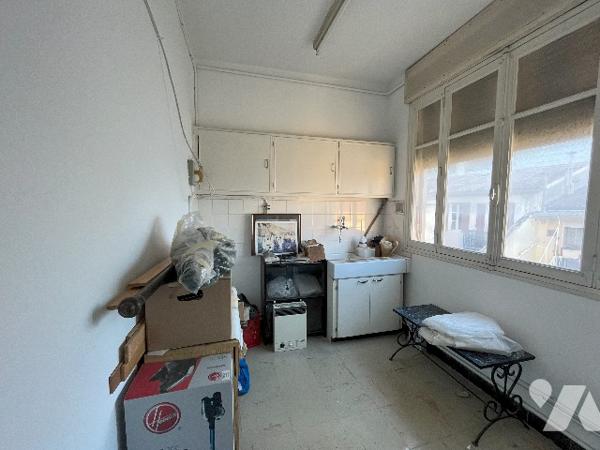 Maison de ville divisée en 2 appartements (61 et 60 m²) avec garage de 60 m² en rez-de-chaussée