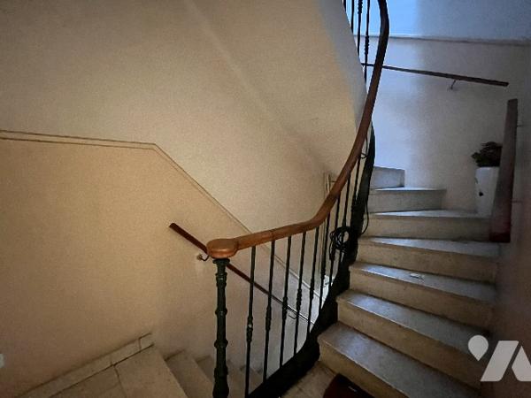 Maison de ville divisée en 2 appartements (61 et 60 m²) avec garage de 60 m² en rez-de-chaussée