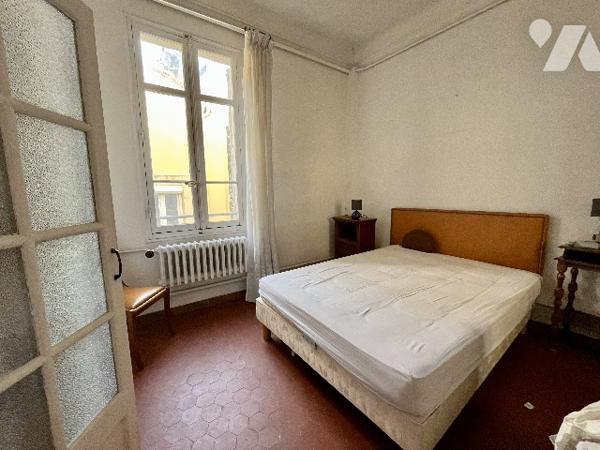 Maison de ville divisée en 2 appartements (61 et 60 m²) avec garage de 60 m² en rez-de-chaussée