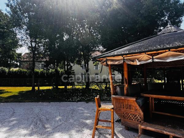 Propriété de 3 maisons dans un cadre bucolique avec plus de 3 hectares - à 20min de LA ROCHELLE