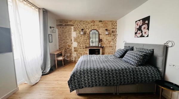 Propriété de 3 maisons dans un cadre bucolique avec plus de 3 hectares - à 20min de LA ROCHELLE