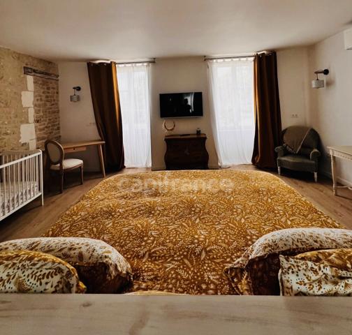 Propriété de 3 maisons dans un cadre bucolique avec plus de 3 hectares - à 20min de LA ROCHELLE