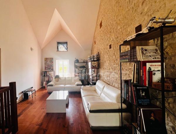 Propriété de 3 maisons dans un cadre bucolique avec plus de 3 hectares - à 20min de LA ROCHELLE