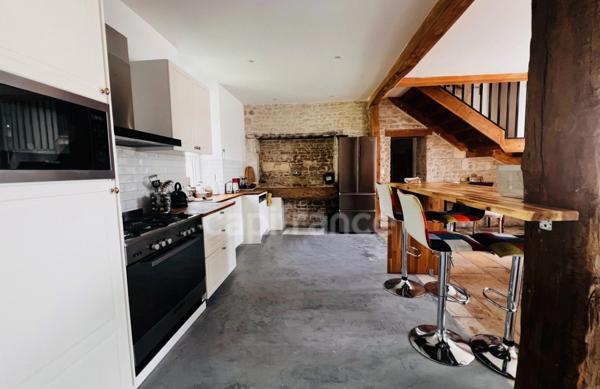 Propriété de 3 maisons dans un cadre bucolique avec plus de 3 hectares - à 20min de LA ROCHELLE