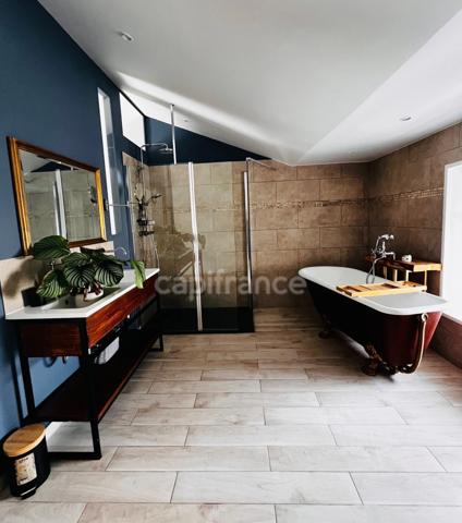 Propriété de 3 maisons dans un cadre bucolique avec plus de 3 hectares - à 20min de LA ROCHELLE