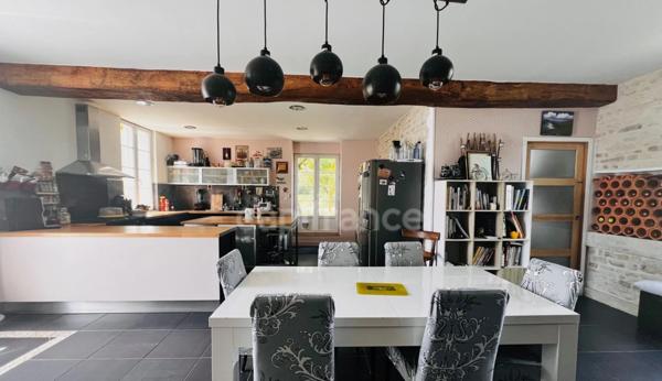 Propriété de 3 maisons dans un cadre bucolique avec plus de 3 hectares - à 20min de LA ROCHELLE