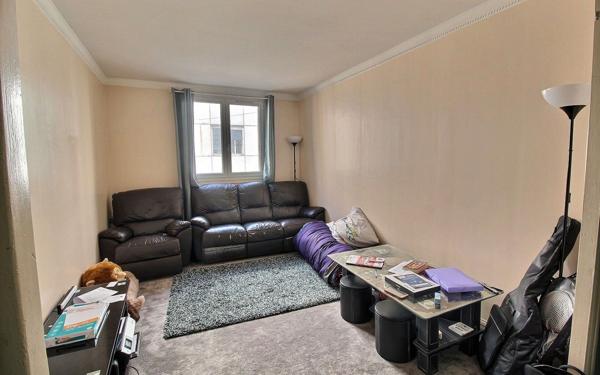 Appartement à vendre    2 pièces • 42,10 m2 Paris 17