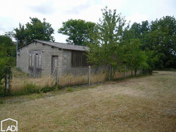 Terrain à vendre avec garage, Salles 79800